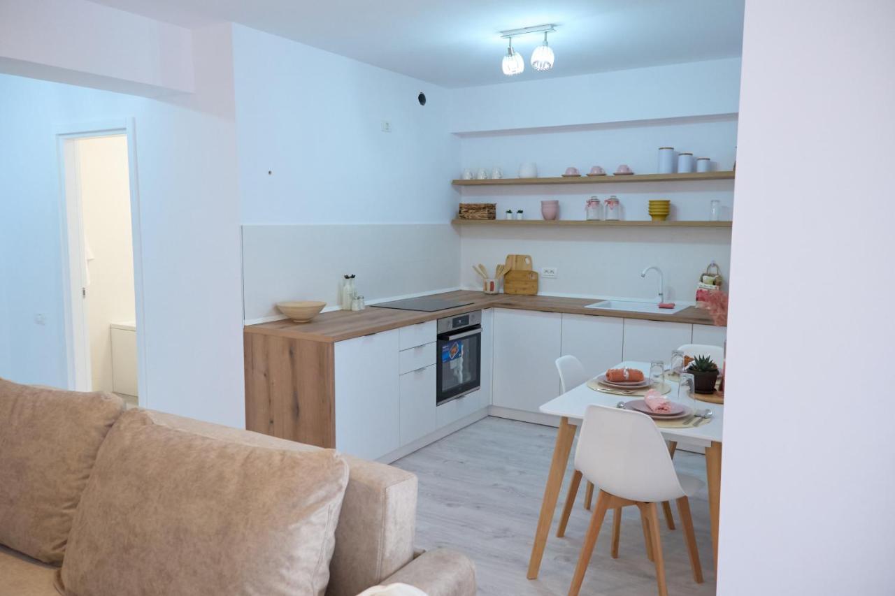 City Center Accomodation - 101 Решица Екстериор снимка