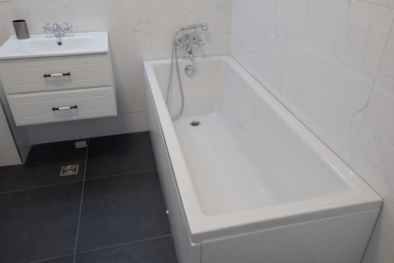 City Center Accomodation - 101 Решица Екстериор снимка